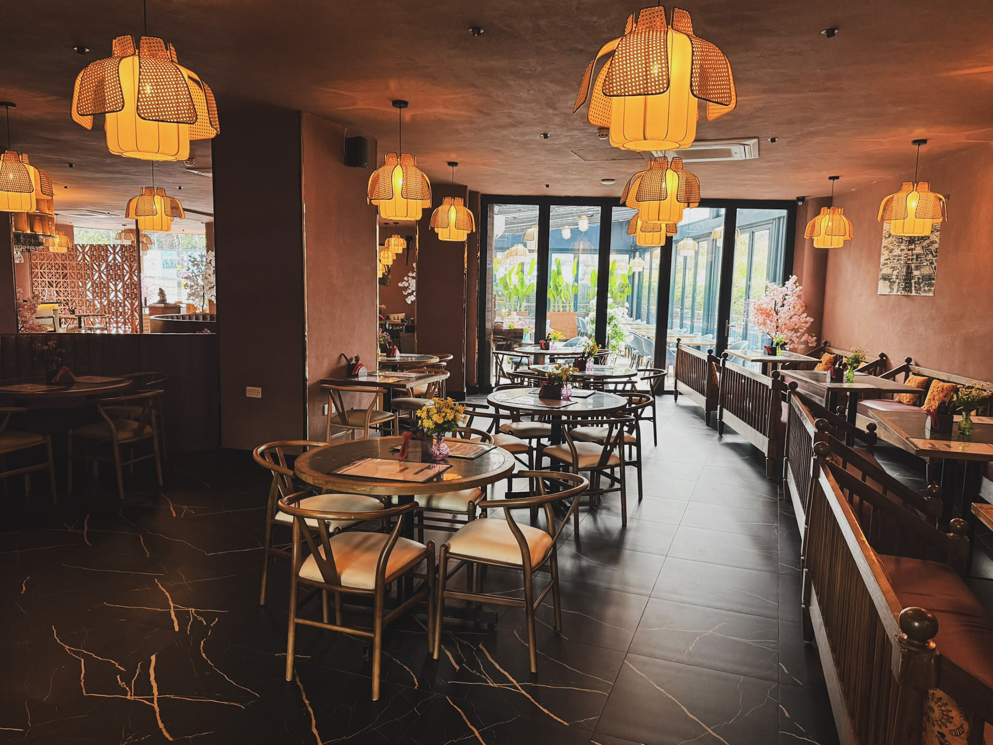 Omnom Birmingham vegetarian and plant-based Indian restaurant interior